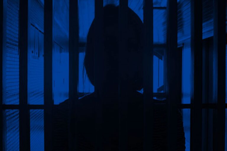 Mujeres y narcotráfico: causas y consecuencias del creciente encarcelamiento